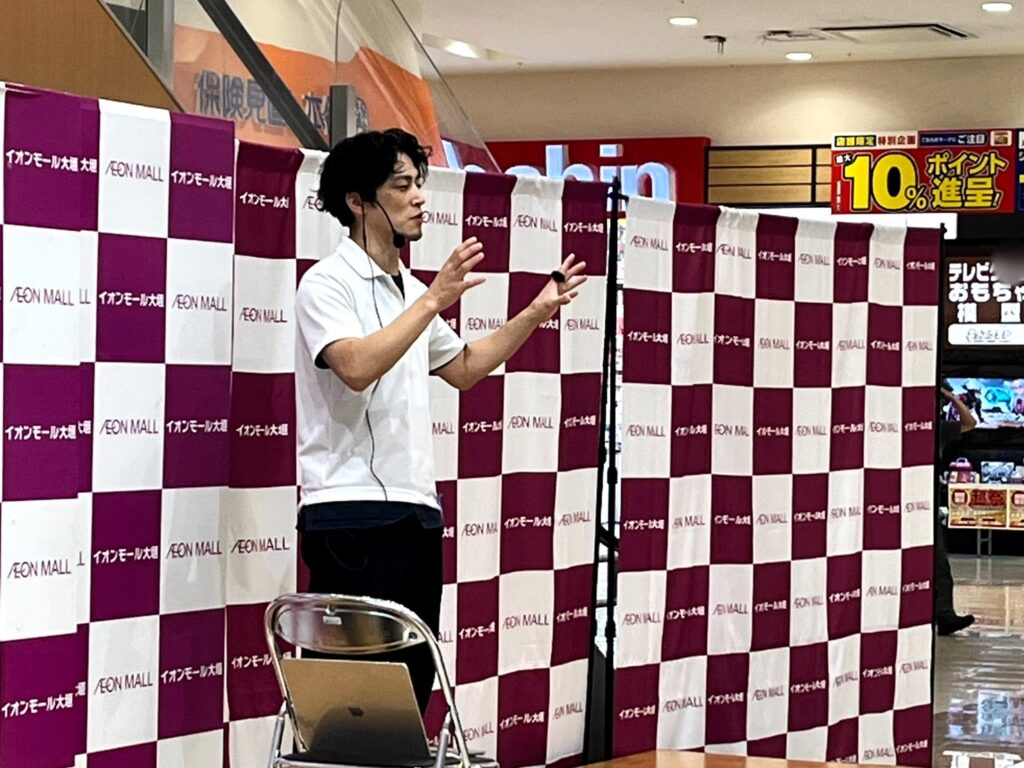 大垣市で理学療法士が行う講師：理学療法士 小濃の様子